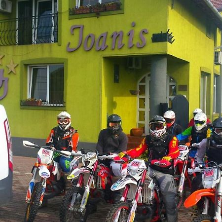Mîndruloc Motel Ioanis מראה חיצוני תמונה